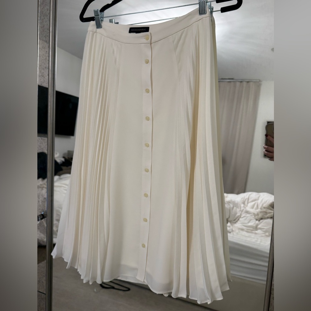 Banana Republic Pleated Skirt